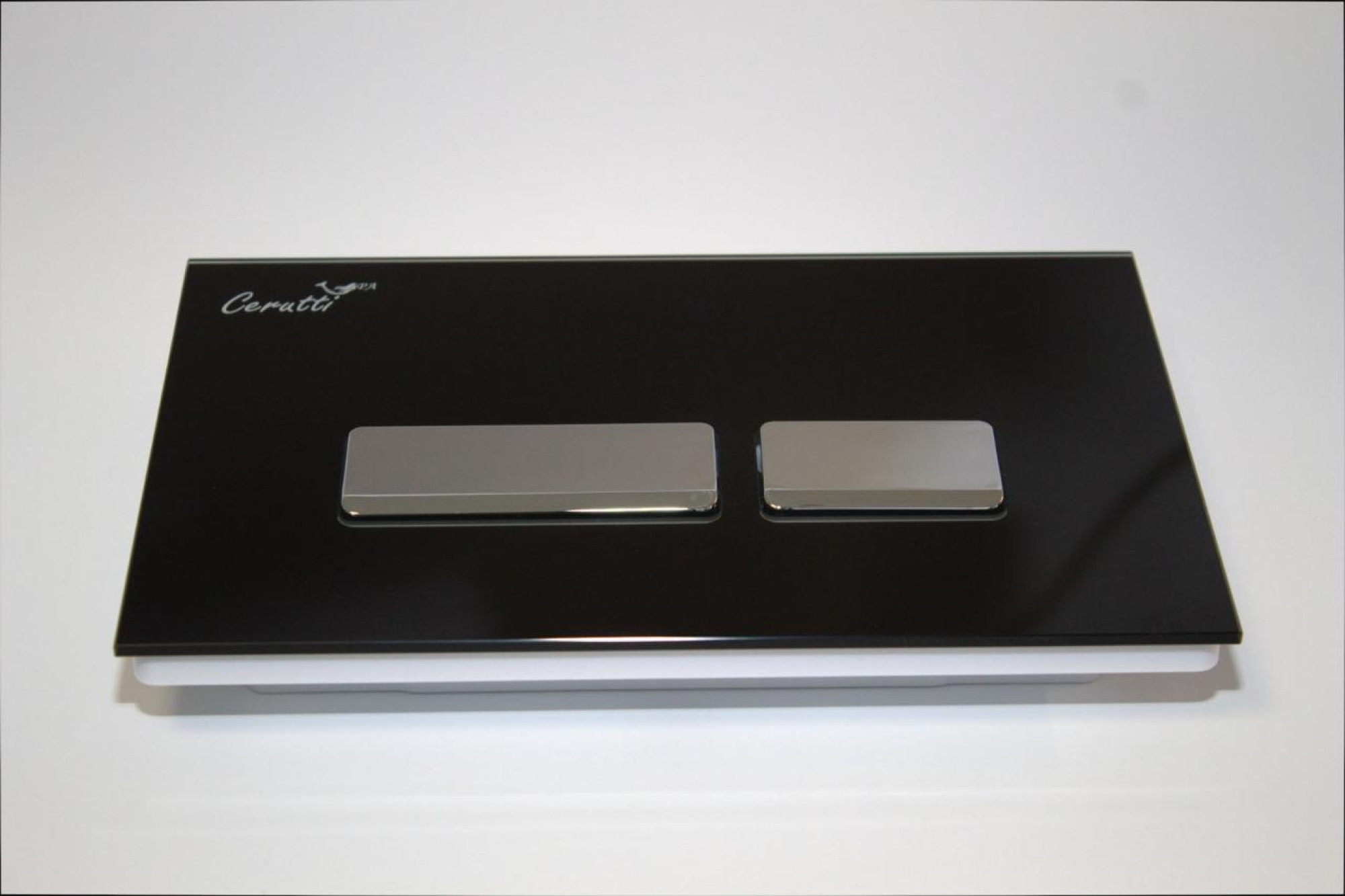 Кнопка смыва Ceruttispa CR06BK из закаленного стекла, черная - фото1 Кнопка смыва Ceruttispa CR06BK из закаленного стекла, черная - фото1