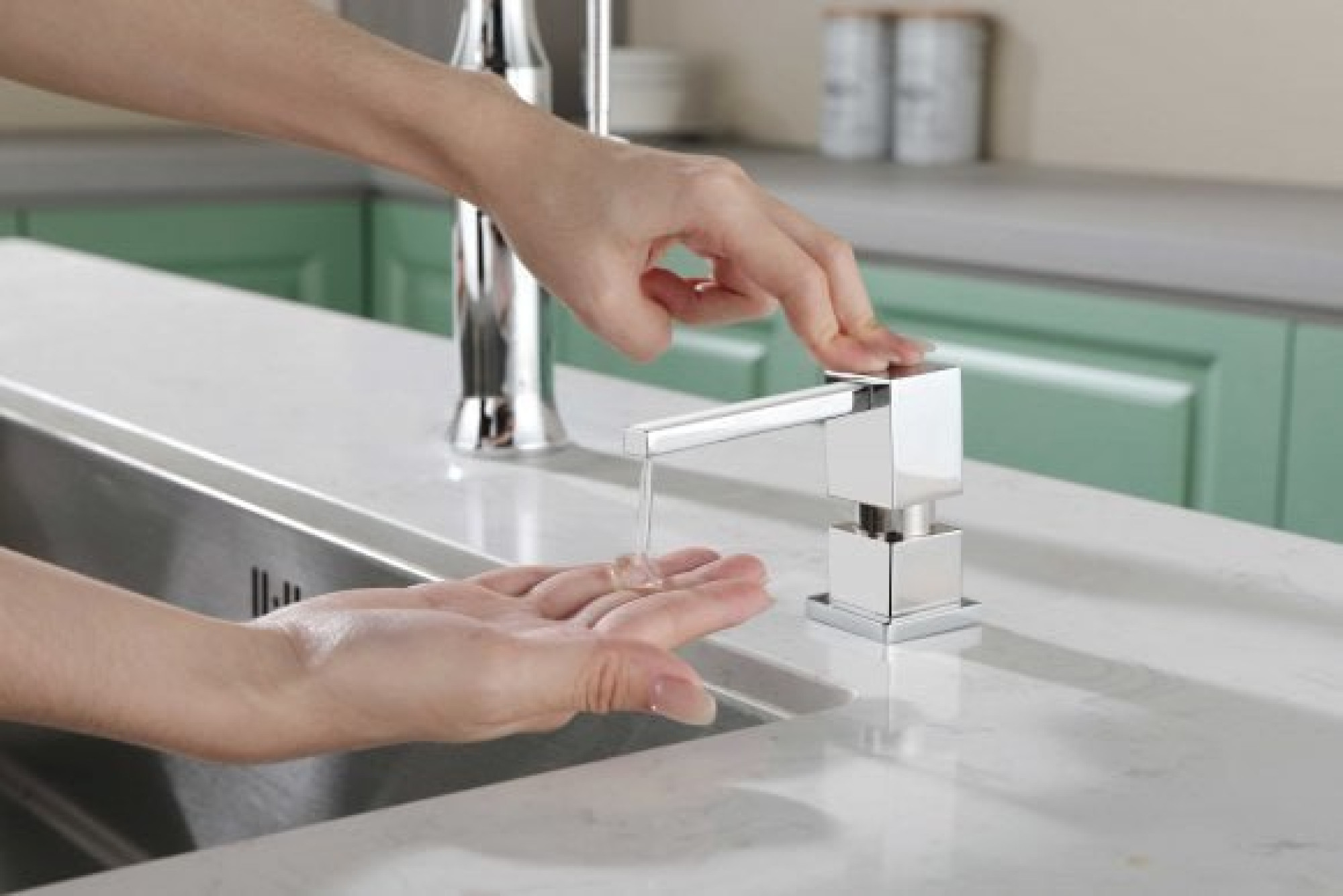 Дозатор для жидкого мыла Grocenberg AC0033 (хром) фото-3