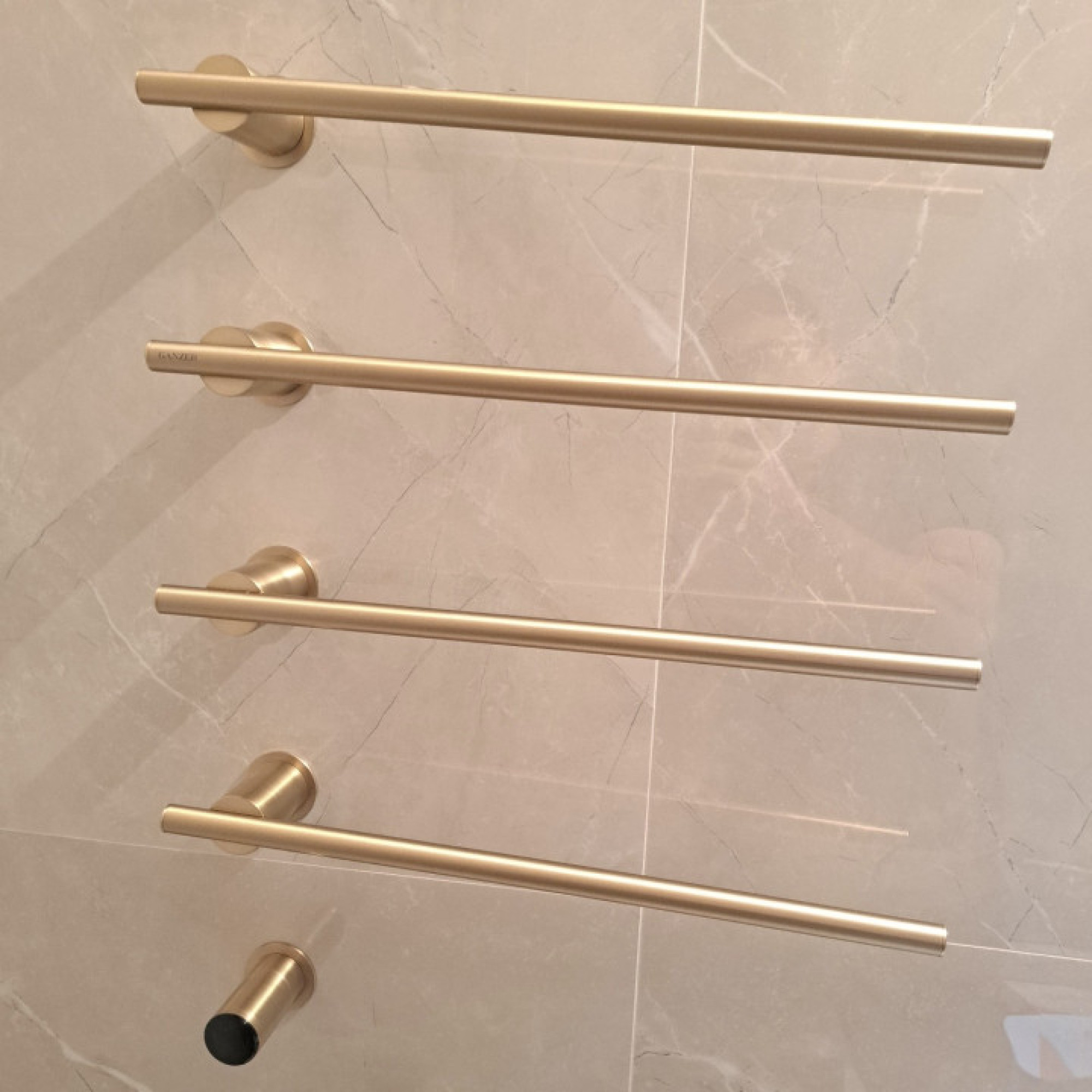 Полотенцесушитель электрический Ganzer 96064-S встроенный на 4 полки золото - фото2 Полотенцесушитель электрический Ganzer 96064-S встроенный на 4 полки золото - фото2