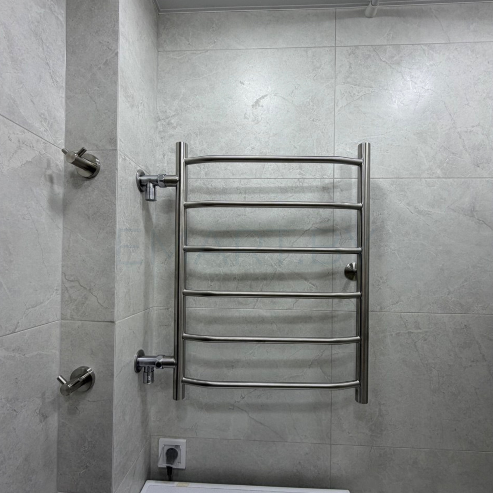 Полотенцесушитель Ростела Трапеция боковое подключение 1" 6 перекладин 70 см шлифованный сатин фото-2