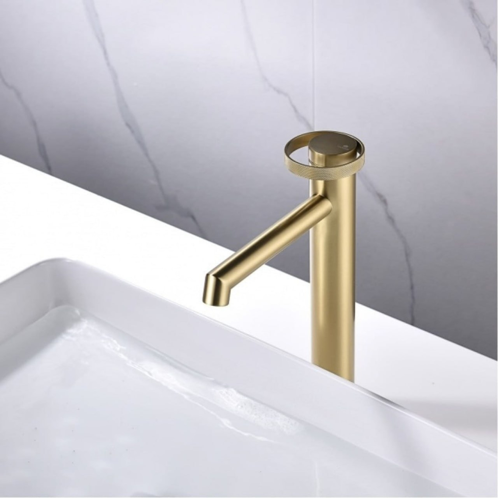 Комплект смесителей Vieir #19 и полотенцесушитель Ростела в золотом цвете Vieir 19162-S Vieir 19112-S Vieir 19157-S Ростела 50 на 80 см фото-7